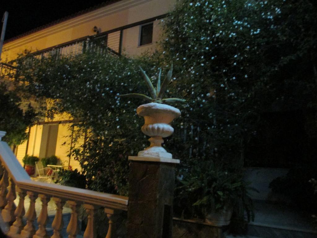 Nick House Hotel Plomari Exterior foto